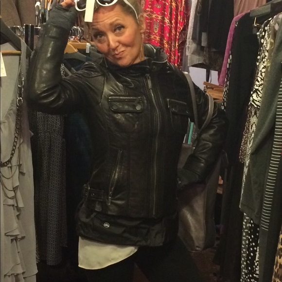 Meet your Posher, Courtney - Picture 4 of 4